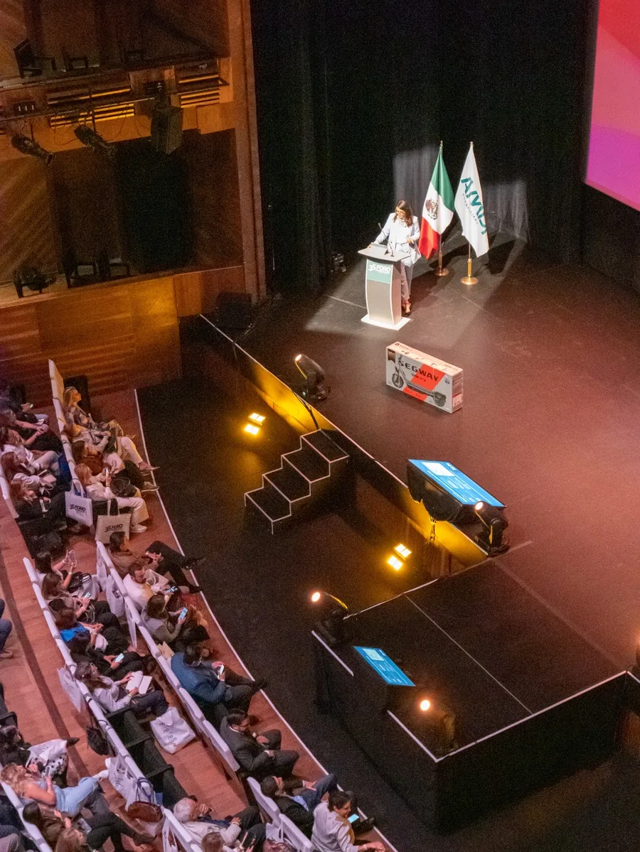 Vista del auditorio del Conjunto Santander de Artes Escénicas durante el 35 Foro Inmobiliario AMPI Guadalajara