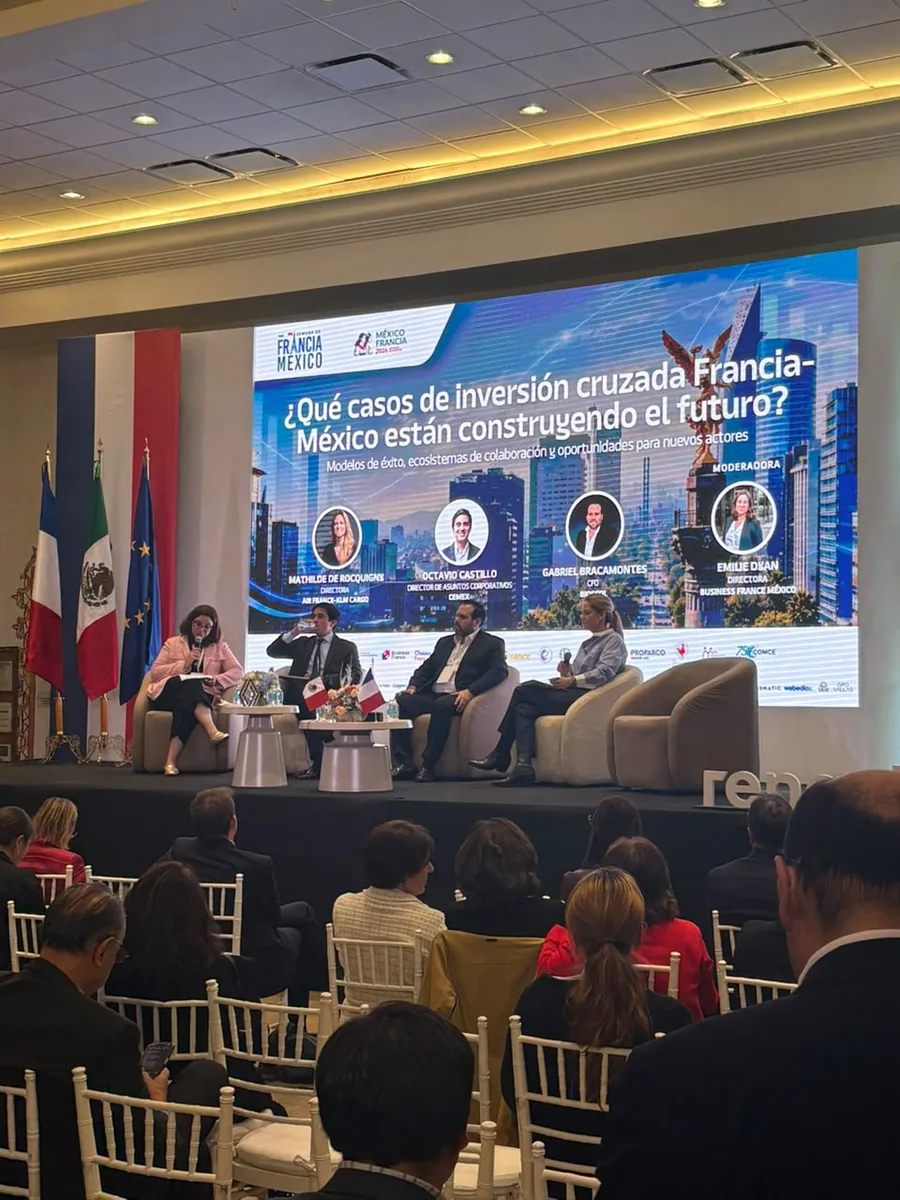 Panel sobre casos de inversión cruzada Francia–México en el Foro Económico Francia–México 2026, en la Hacienda de los Morales