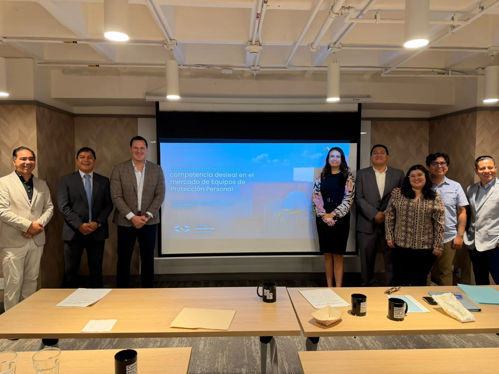 Participantes de la rueda de prensa del CTNNSPH y Teseo Data Lab sobre el impacto económico de la competencia desleal en el mercado de Equipos de Protección Personal, Ciudad de México, 28 de septiembre de 2026